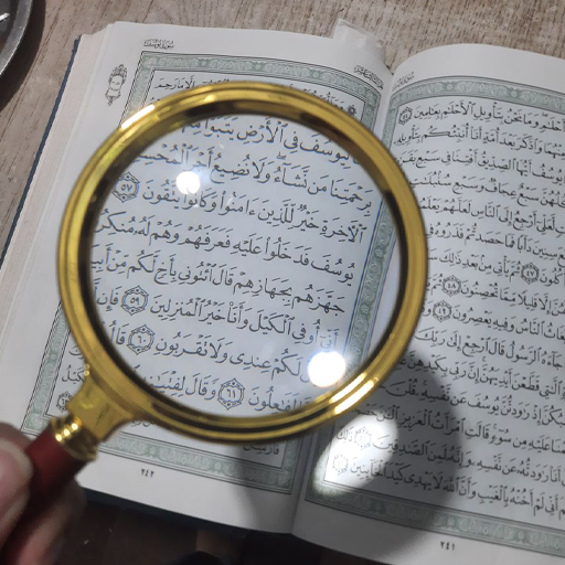 نظرات ذره بین