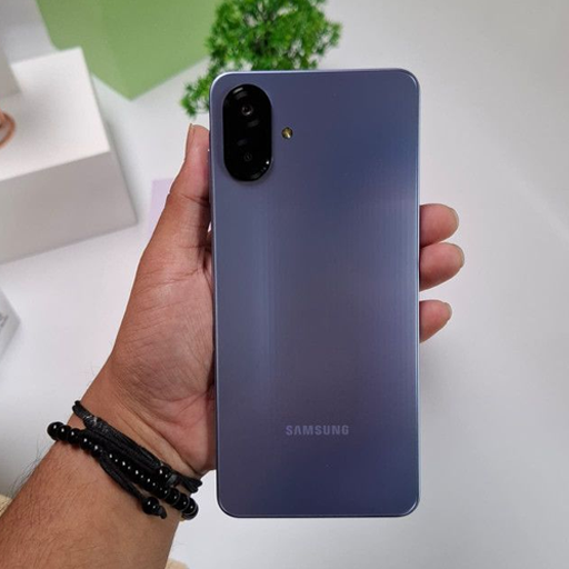 نظرات گوشی موبایل