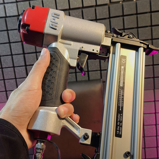 نظرات میخ کوب